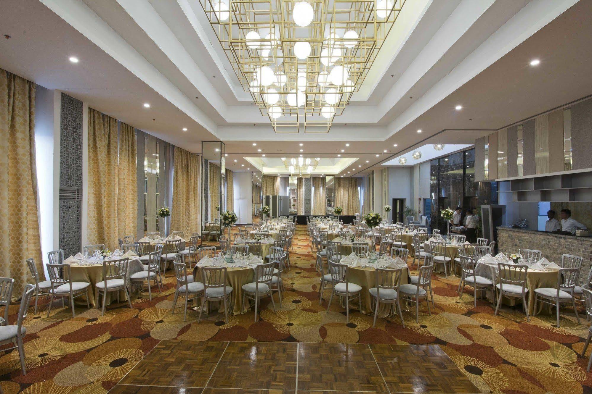 โรงแรมไฮฟ์ เกซอนซิตี้ ภายนอก รูปภาพ